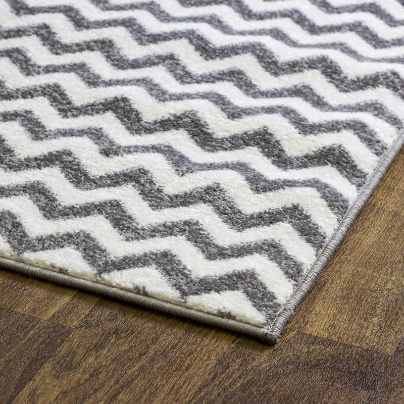 Tapis gris à motif chevron Merissa, Tapis de couloir 2 pi 8 po x 8 pi