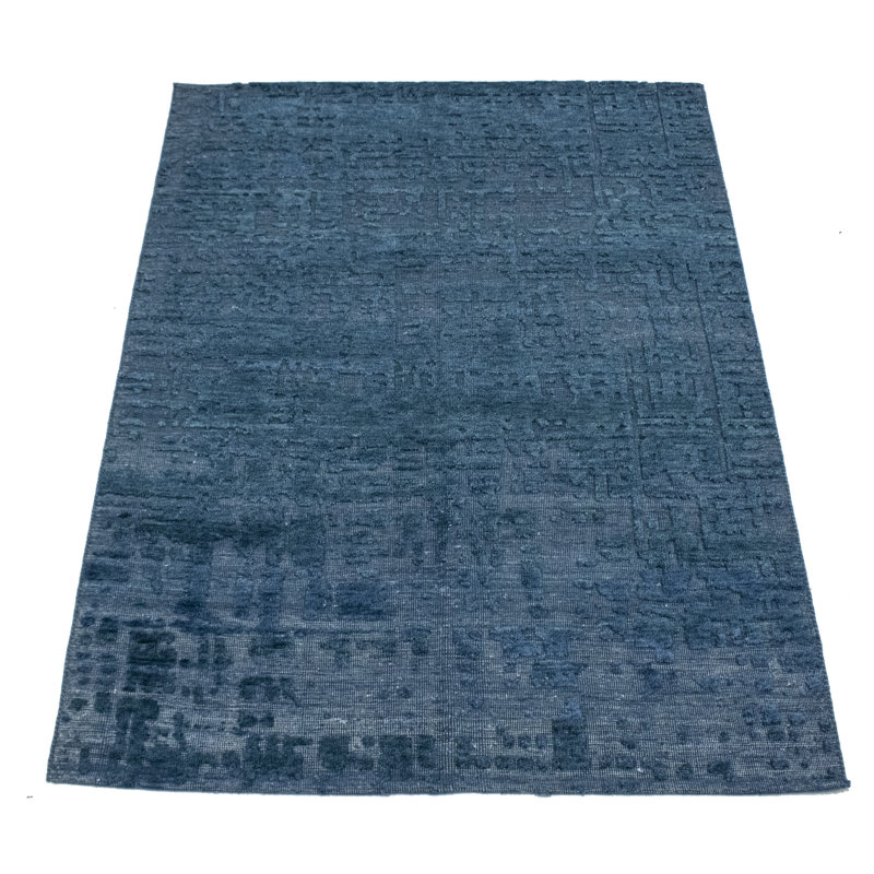 Tapis unique en laine noué à la main bleu marine moderne des années 2010 de 5 pi 7 po x 7 pi 9 po Spotts
