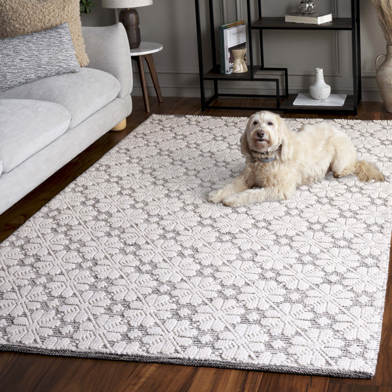 Sharene Floral Handwoven Wool Ivory/Gray Area Rug, Rectangle 5' x 8'