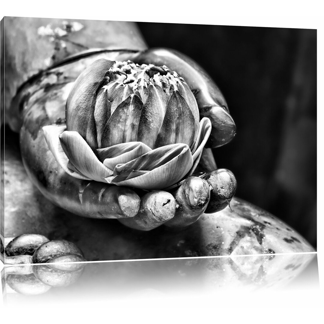 Leinwandbild Lotus auf der Hand eines Buddhas in Monochrom