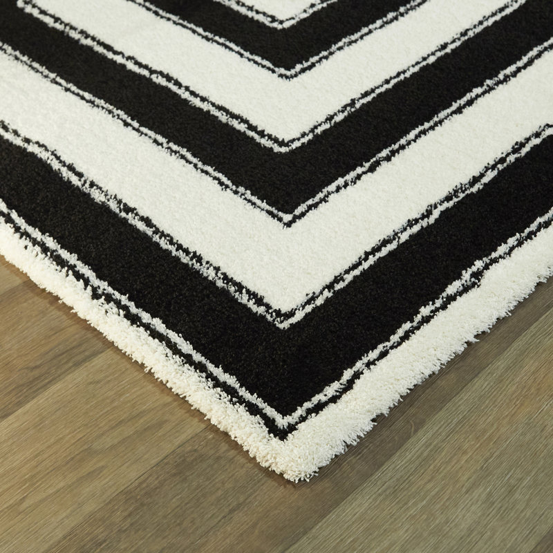 Tapis géométrique noir / blanc Wilk, Rectangle 7 pi 10 po x 10 pi