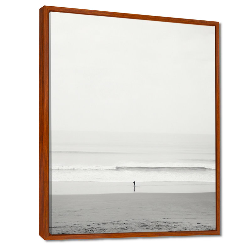 Minimalisme noir et blanc photo de plage V - art mural plage côtière, H 40 po x l 30 po x P 1,5 po, Cadre flottant brun