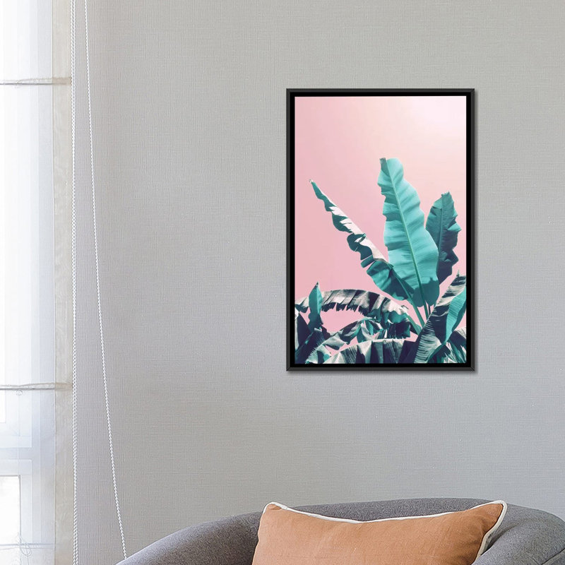 «Bananas on Pink» par Emanuela Carratoni - Estampe numérique sur toile tendue avec châssis, H 60 po x l 40po x P 1,5 po