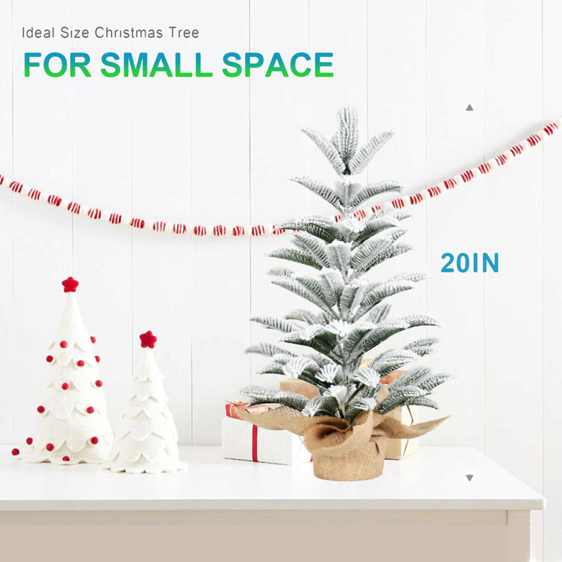 Arbre de Noël de table en flocage 50 cm, mini arbre enneigé avec 85 pointes, base en toile de jute en ciment - petit décor de vacances d'hiver pour la maison, le bureau, le bureau ou les cadeaux