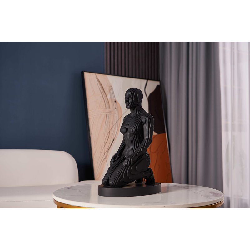 Sculpture femme en résine, H 4 po x l 10 po x P 18 po, Noir