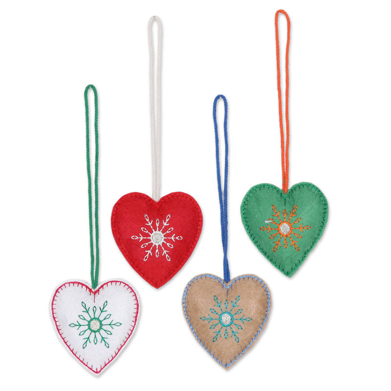Ornement figurine suspendu coeur folk art