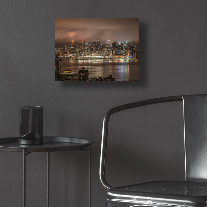 «Vancouver Night» par Tim Oldford, H 12 po x l 16 po x P 0,13 po