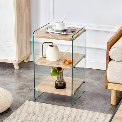 Trois niveaux de tables de chevet. La surface du panneau est en panneau de fibres à densité moyenne avec des autocollants blancs et les deux côtés sont en verre trempé transparent. La conception est simple et généreuse, avec une fonction de rangeme