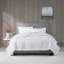 Couverture légère en duvet synthétique avec bordure en satin blanc-118023356-118023351