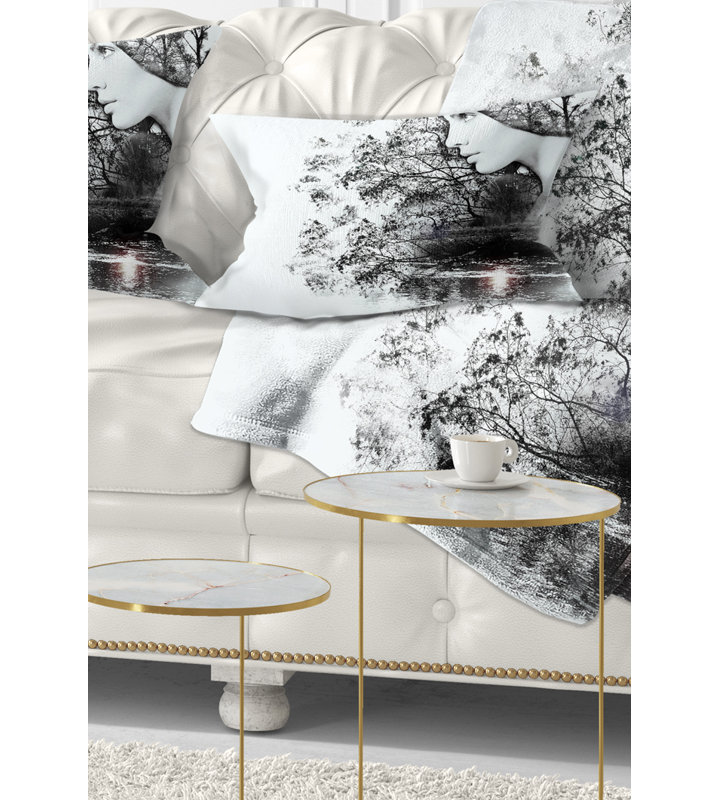 Coussin femme et beauté de la nature
