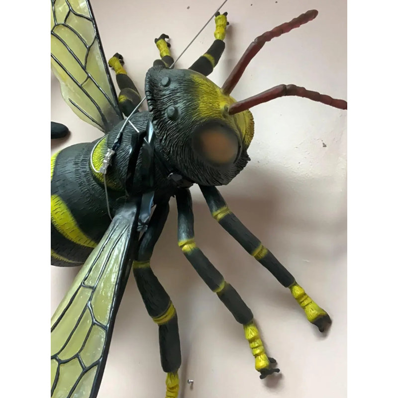 Statue insecte abeille surdimensionnée