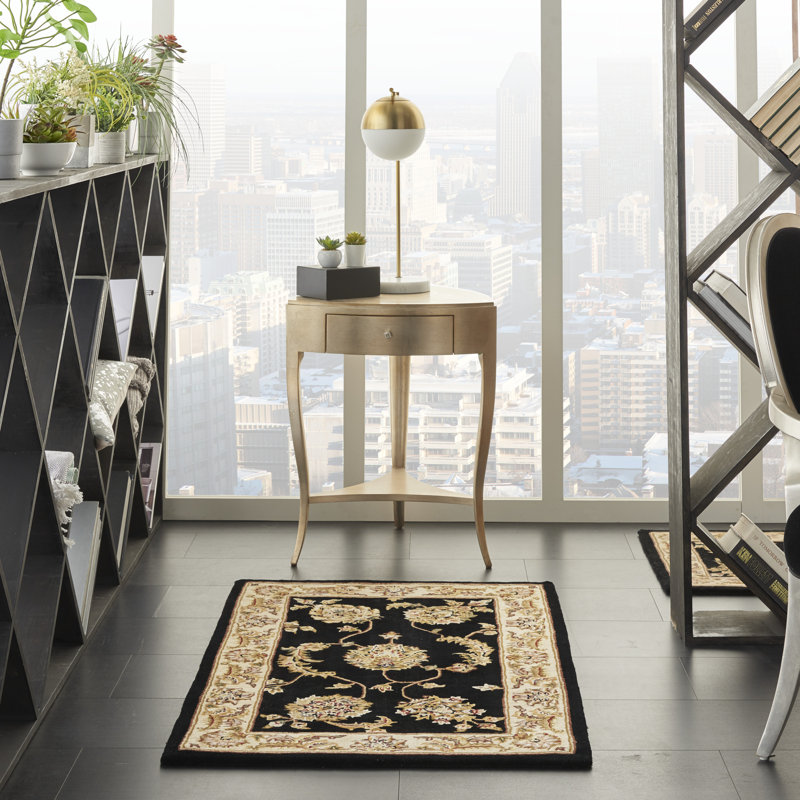 Tapis noir Corina, Rectangle 2 pi 6 po x 4 pi 3 po