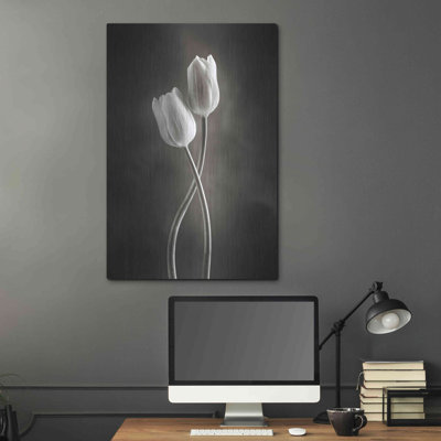 «Two Tone Tulips V» par Debra Van Swearingen