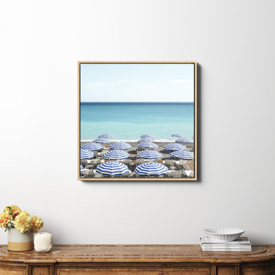 Photo de parasol bleu par Henrike Schenk