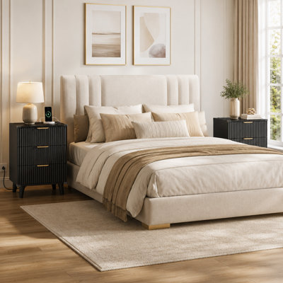 Table de chevet cannelée moderne avec station de charge, table de chevet 3 tiroirs avec ports USB et prises de courant, table de chevet en bois avec poignées dorées pour chambre à coucher, salon et bureau à domicile (ensemble de 2)
