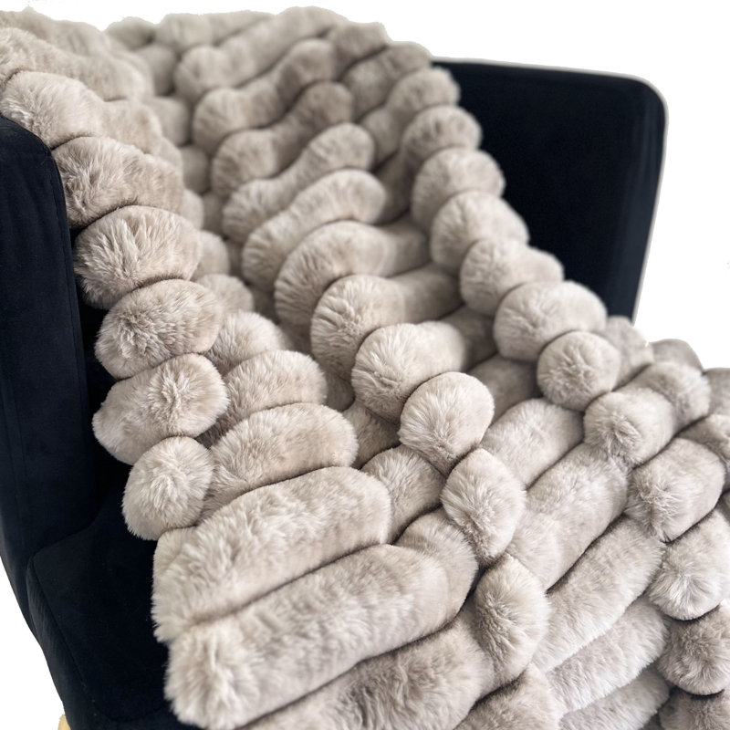 Jeté en fausse fourrure Plutus Luxe, Beige, L 60 po x l 36 po