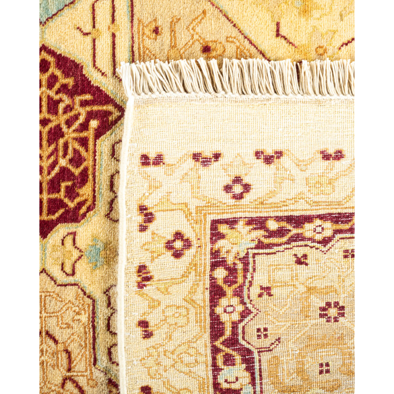 Tapis unique noué à la main Keenan - ivoire / rouge / jaune, 6 pi 1 po x 9 pi 1 po