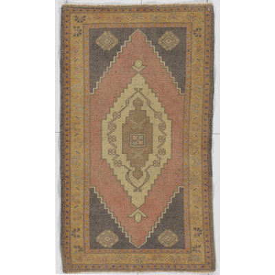 Tapis rouge / brun en laine noué à la main de conception unique années 1950 1 pi 11 po x 3 pi 3 po One-of-a-Kind
