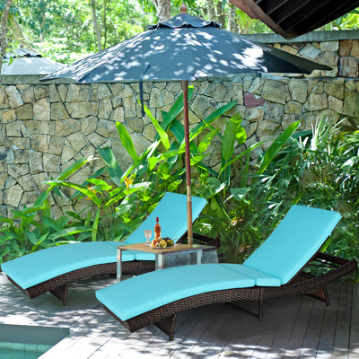 Chaise longue en rotin réglable en rotin 2 pièces Latitude Run®