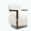 Chaise d'appoint en fausse fourrure, accoudoirs et dossier en bois de noyer foncé-378409438