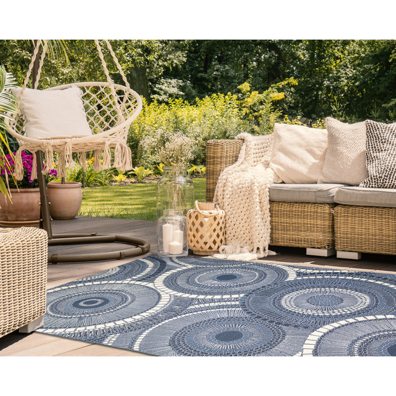 Lohyn Geometric Indoor / Outdoor Rug, Rectangle 4'10" x 7'6"