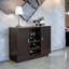 Armoire avec porte-bouteilles