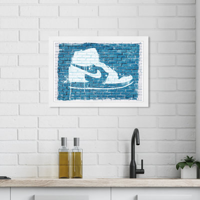 " Sneaker Wall Graffiti "