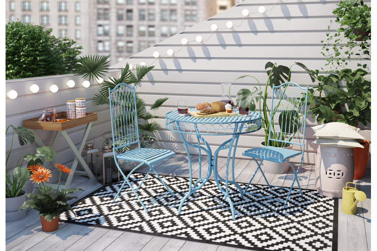 terrasse mit bunten möbeln