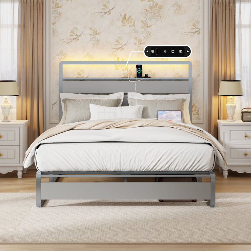 Grand cadre de lit avec tête de lit, cadre de lit plateforme en métal avec station de charge, cadre de lit plateforme robuste avec DEL, assemblage facile, argent