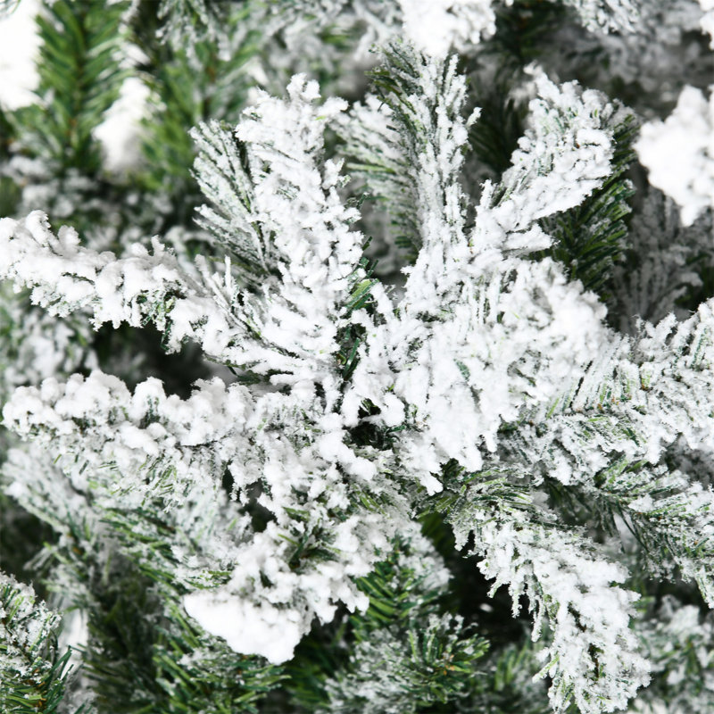 Arbre de Noël artificiel enneigé 9 pi avec branches réalistes