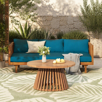 ENSEMBLE DE MEUBLES DE PATIO: LIT DE CLASSE 3 PLACES CLAREMONT + TABLE EN BOIS ACACIA