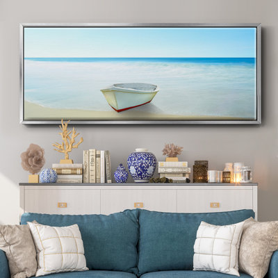 Bateau sur une plage III - toile encadrée
