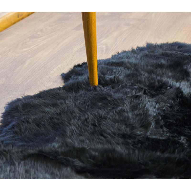Tapis noir en fausse fourrure Novelty, Nouveauté 4 pi x 6 pi