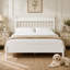 Grand lit plateforme en bois Bolton avec tête de lit à broche classique, design organique moderne, lattes anti-bruit fixes-133600069