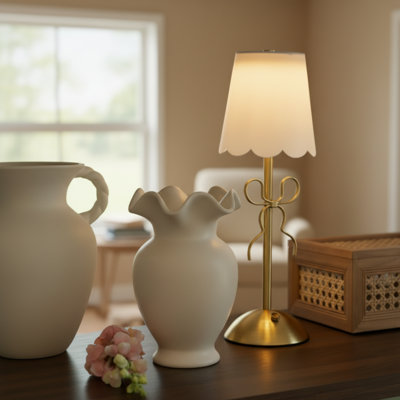 Aesthetically Pleasing! This Off-White Ceramic Vase With Ruffled Rim Is A Versatile Desktop Decoration.