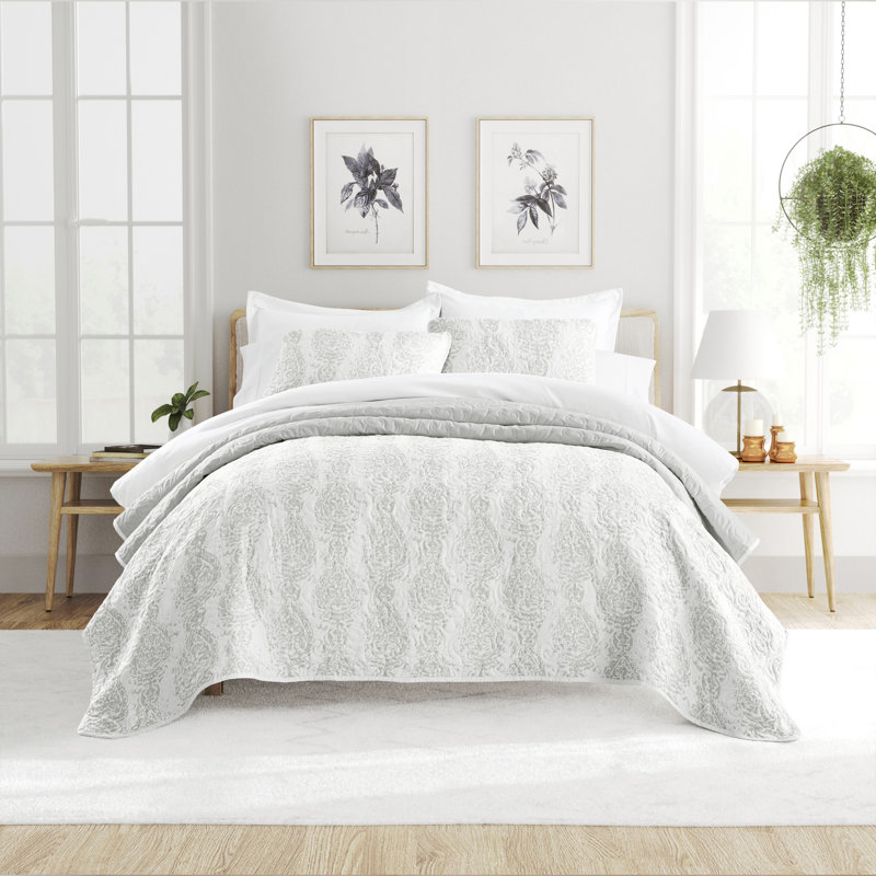 Becky Cameron Damask Quilt, Queen Quilt + 2 Standard Shams, Light Gray