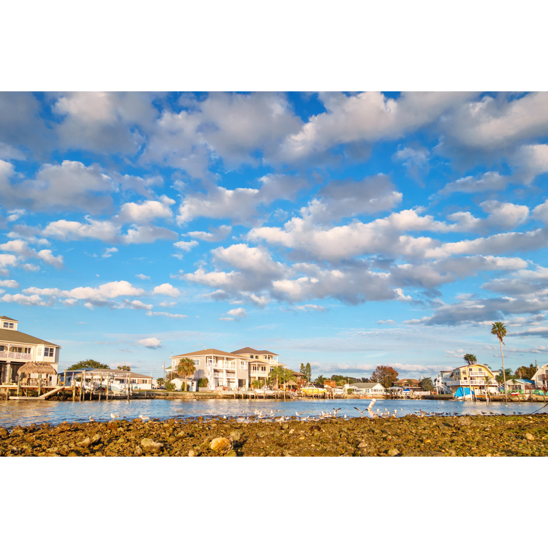 Waterfront Homes In Hudson New Port Richey Florida USA von Benedek - Kunstdrucke ohne Rahmen auf Leinwand