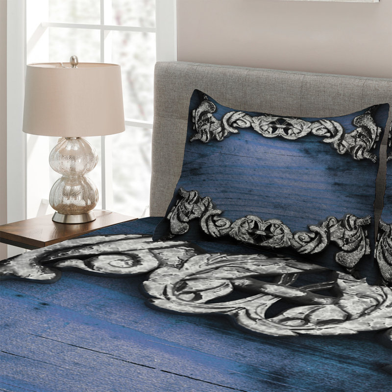 Motifs Traditional Polyester Coverlet