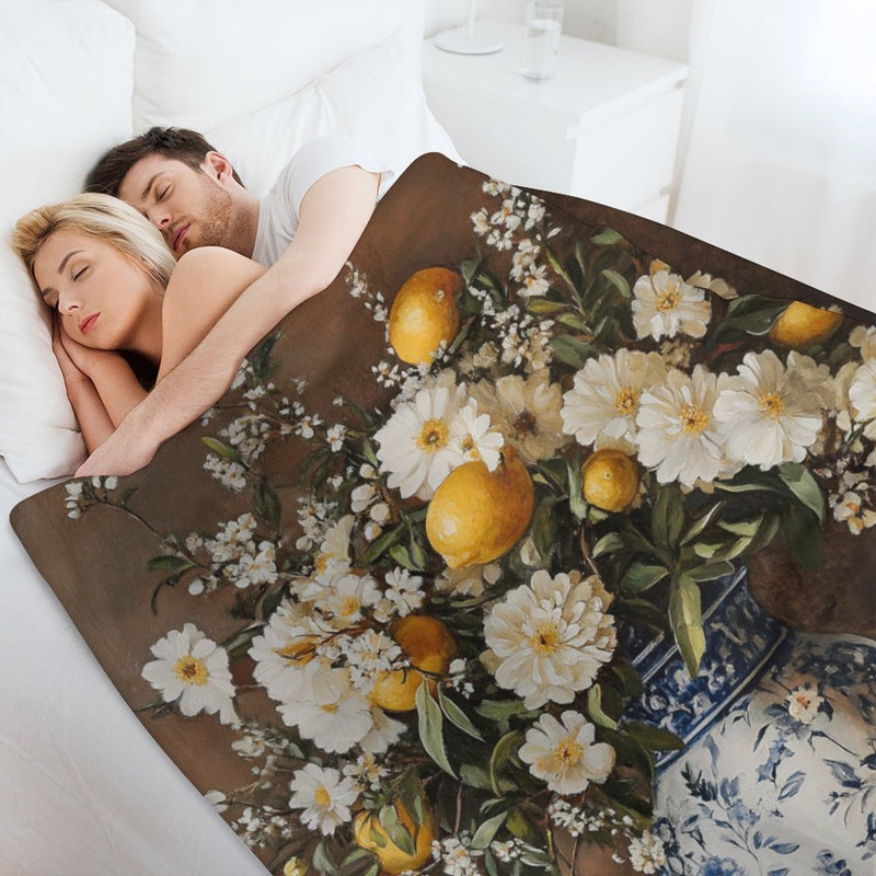 Jeté en flanelle de luxe citrons et fleurs dans des vases bleus, couverture douce et chaude pour le canapé du salon