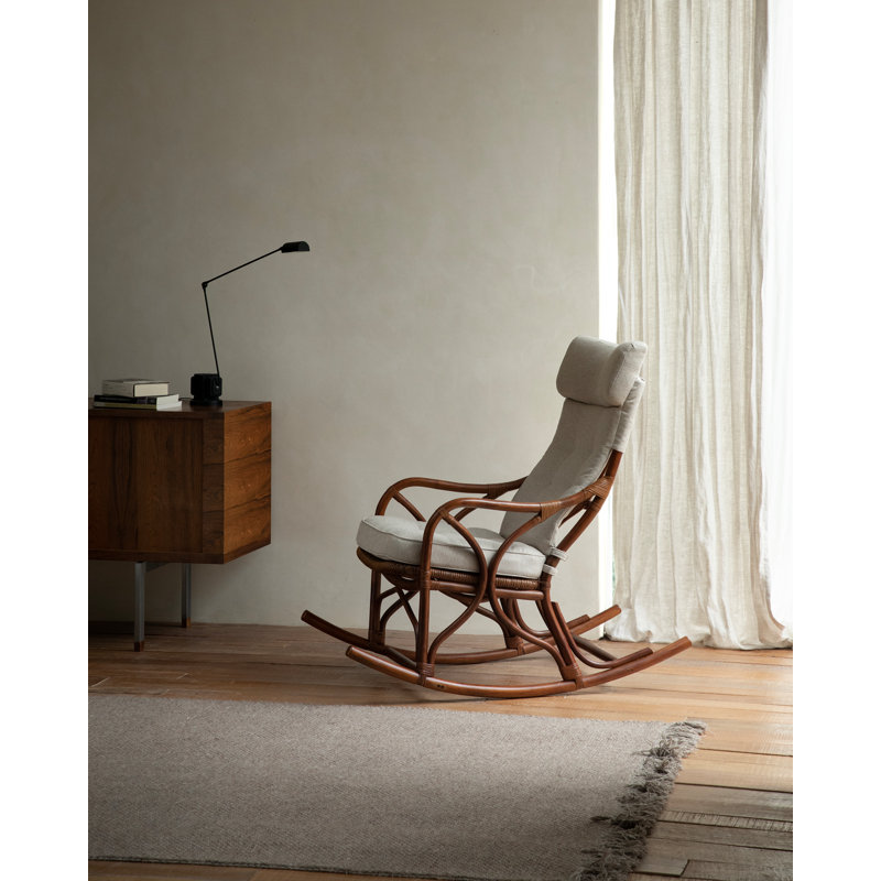 Chaise berçante en rotin Dadhichi