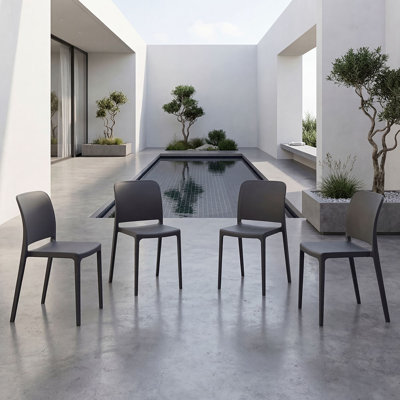 Ensemble de 4 chaises Bristol Prestige en polypropylène au design ergonomique élégant et contemporain, pour la salle à manger et l'espace de vie Bristol