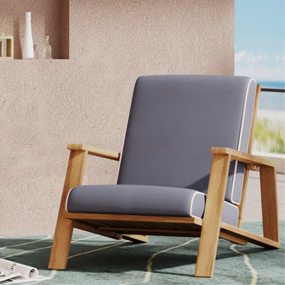 Fauteuil club moderne en bois avec coussins et lattes résistants aux intempéries, rembourrage contemporain incliné