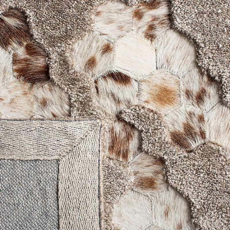 Tapis taupe en viscose / cuir / coton touffeté à la main Jarrell, Rectangle 6 pi x 9 pi