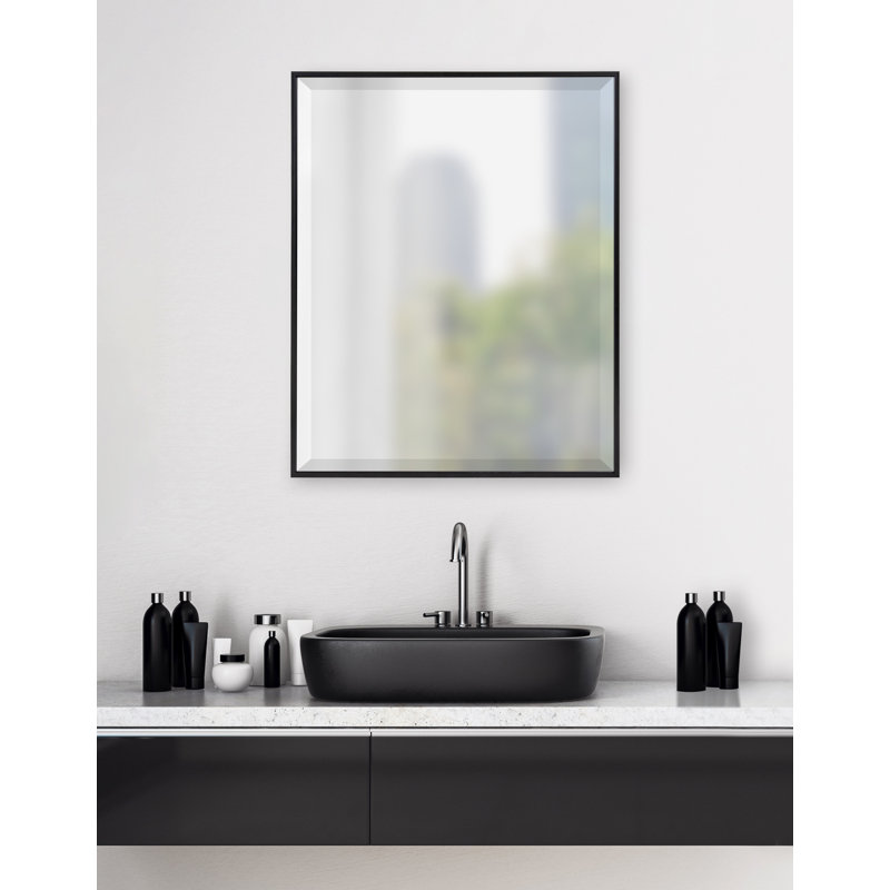 Miroir traditionnel biseauté Logsdon, Noir, 18 po x 24 po