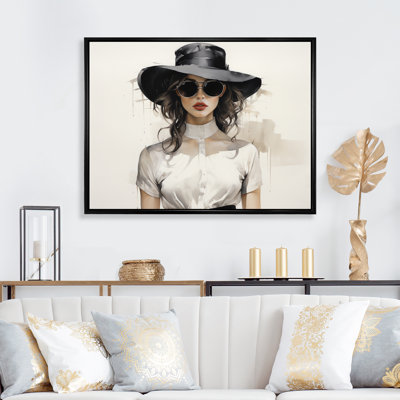 " Guch Effortless Chic Woman Portrait "