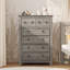 L'ensemble de chambre à coucher 4 pièces 4 pièces comprend une commode 8 tiroirs, une commode haute 6 tiroirs et 2 tables de chevet, gris