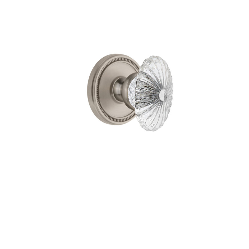 Rosette Grandeur Soleil avec bouton de porte en cristal bourgogne, 2 3/4", Nickel satiné
