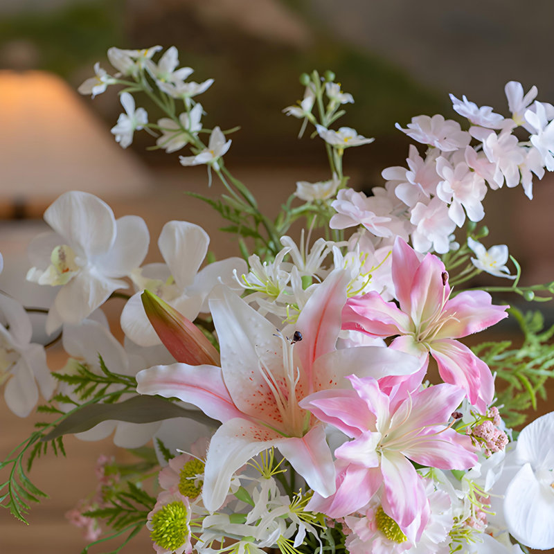Ornements de fleurs simulées