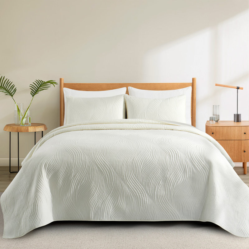 Ensemble de couvre-lit en microfibre matelassée Stroman, Courtepointe pour très grand lit + 2 taies d'orei, Ivoire