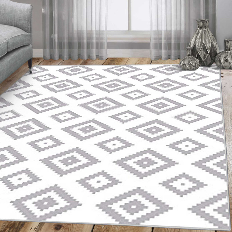 Tapis décoratif blanche à motifs géométriques Nina, Rectangle 5 pi 3 po x 7 pi 7 po